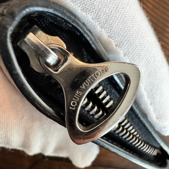 LOUIS VUITTON
Epi Demi Lune Pochette Black - Picture 8 of 17